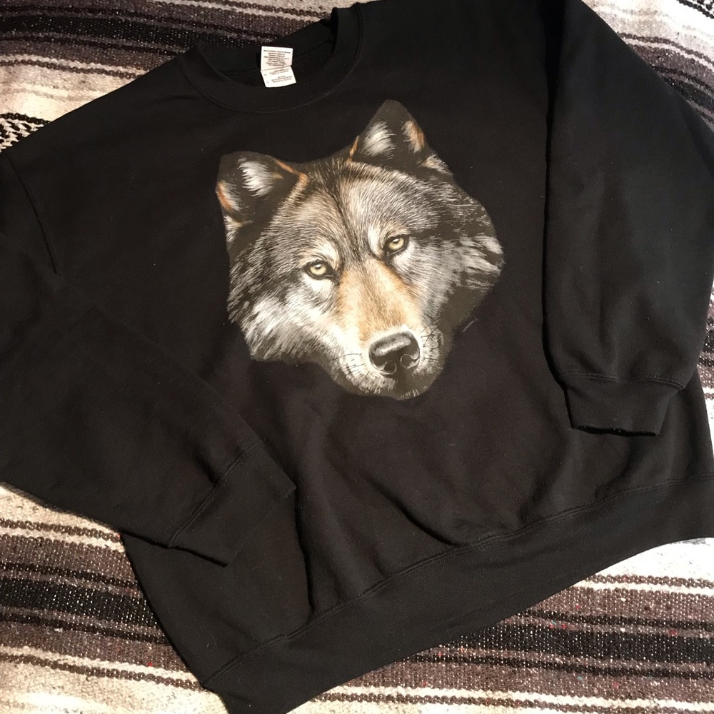 Graphic wolf sweatshirt